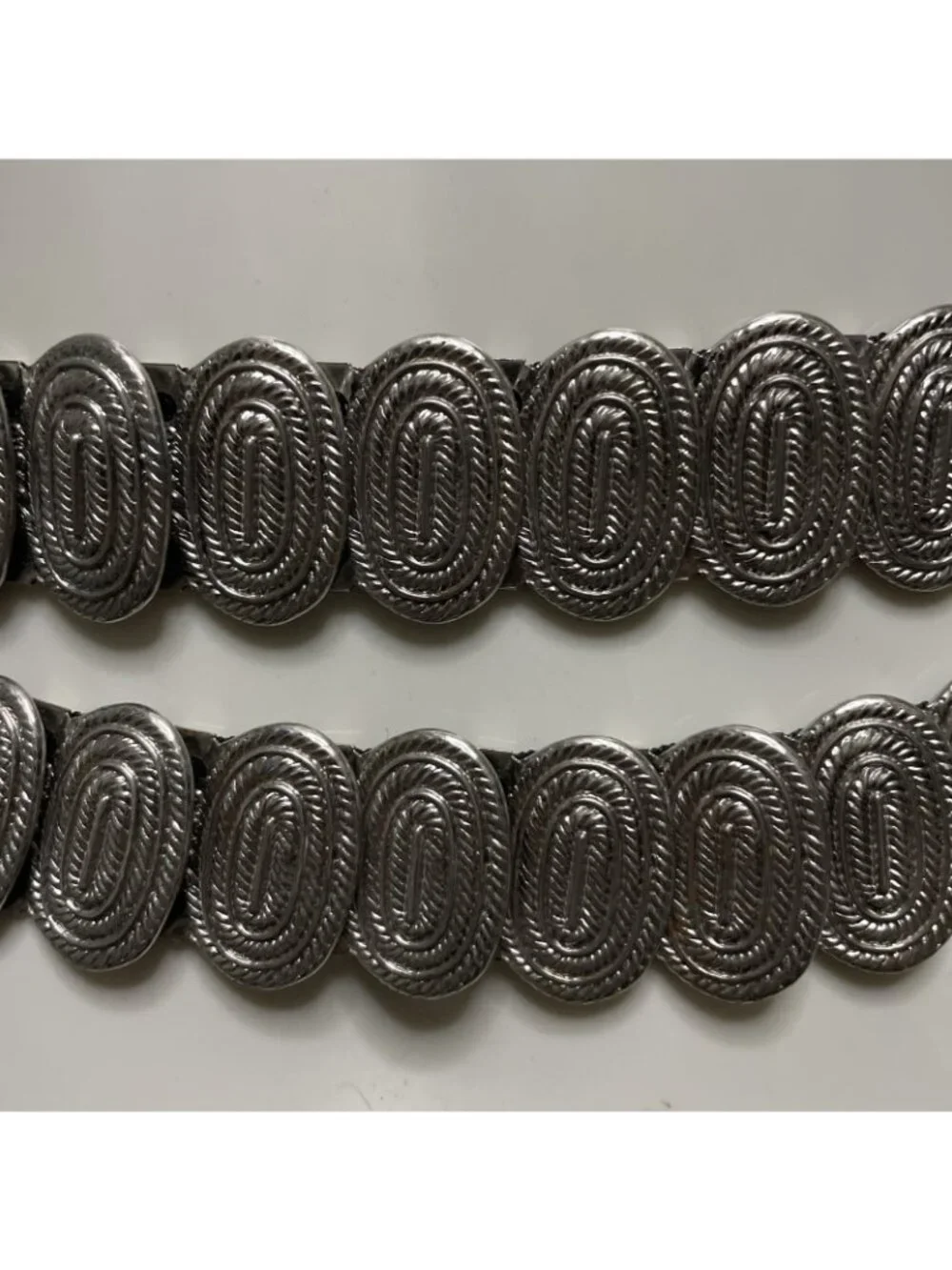 Vintage Silver Tone 49” Metal Oval Concho Medallion Stretch Elastic Waist Belt